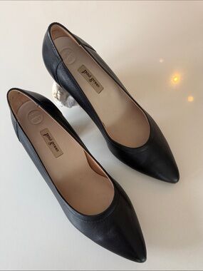 Paul Green Black Pointed-Toe Leather Pumps paid $395